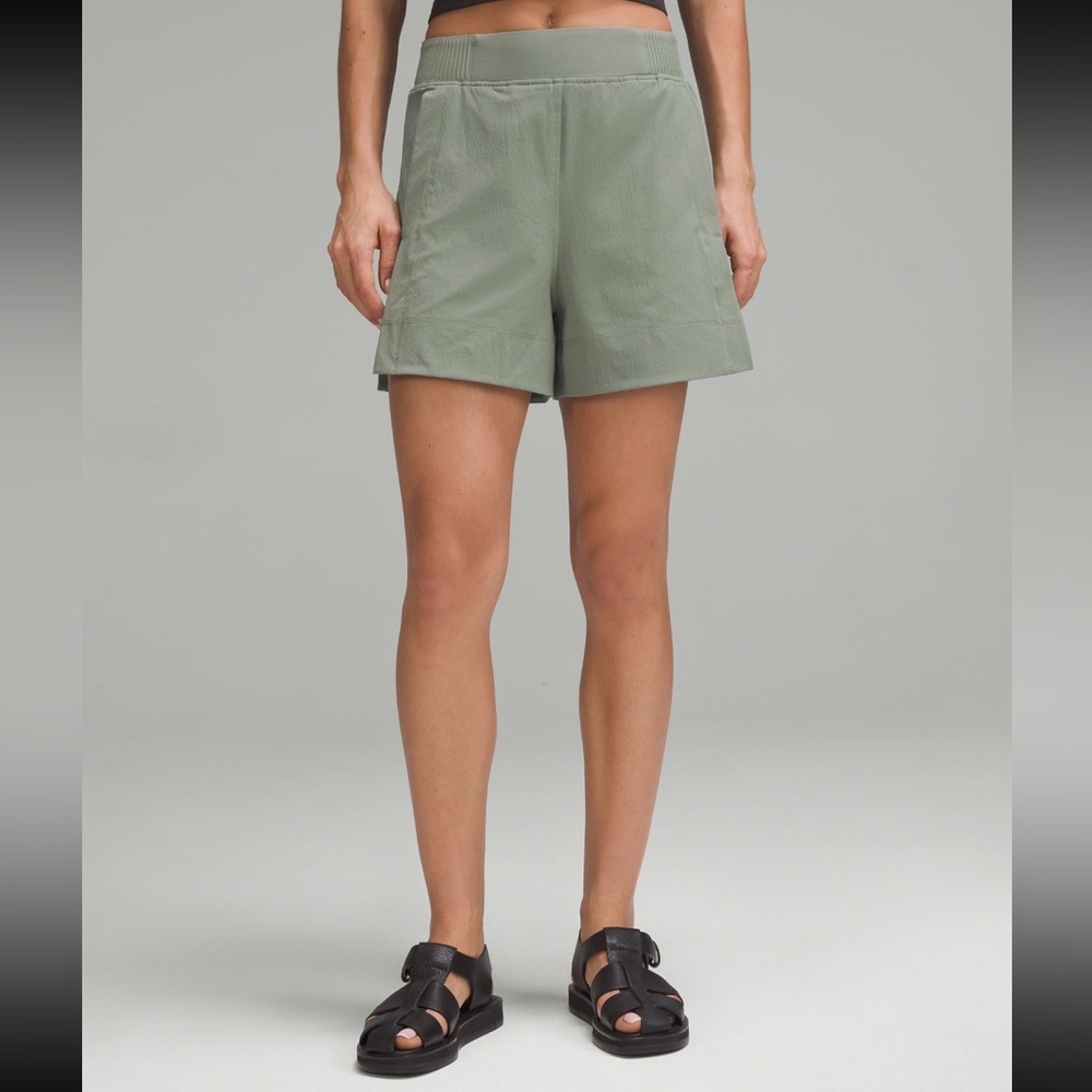NWT Lululemon Stretch Woven Relaxed-Fit High-Rise Short 4" / Grey Eucalyptus